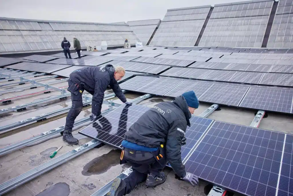 NRGreen monterer solceller på tag