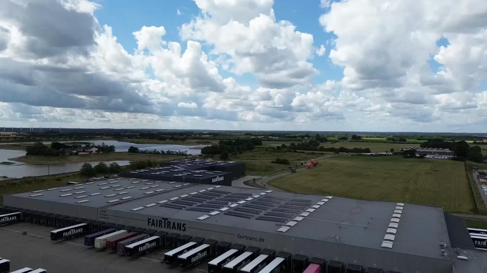 Solceller fra NRGreen på taget hos FairTrans