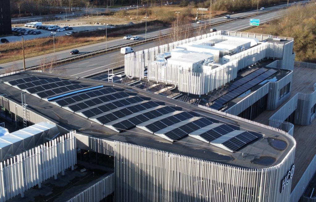 Solceller på taget til H. C. Ørsted Gymnasiet i Lyngby